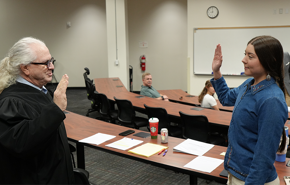 Photo of student and Professor Chapin during class 